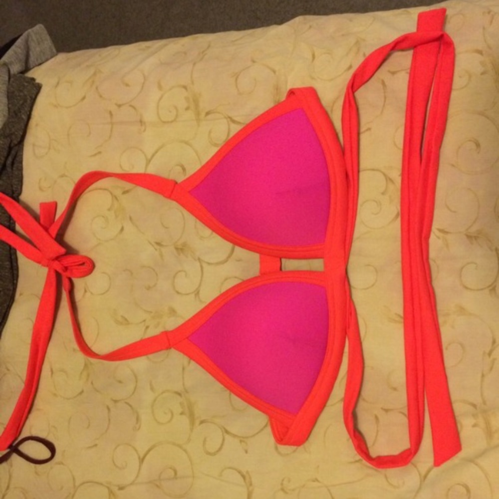 NEW VS Pink bathing suit top